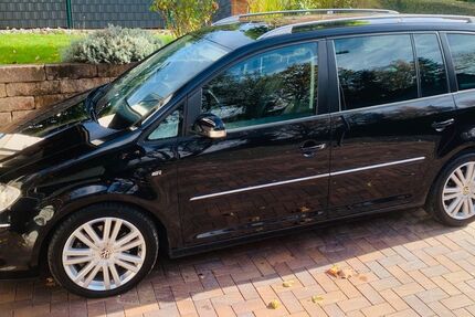 VW Touran 175.000 km 5.500 &euro; Scheuerfeld 57584