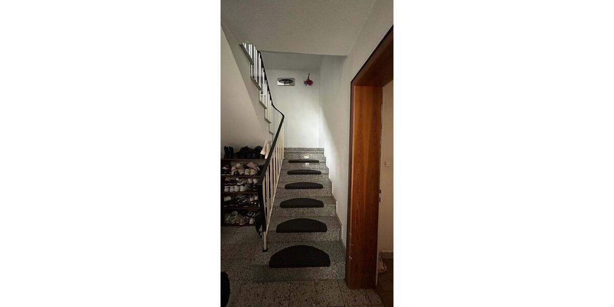 Etagenwohnung Wilnsdorf - 7 Zimmer, 200 m&sup2;, 1.800&euro; | Angebot:24896218