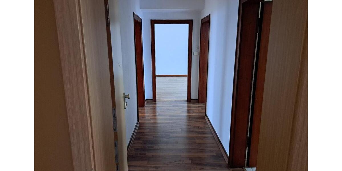 Etagenwohnung Siegen - 3 Zimmer, 96 m&sup2;, 885&euro; | Angebot:25162124