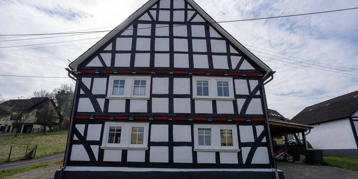 Einfamilienhaus Siegen Meiswinkel - 9 Zimmer, 179 m&sup2;, 279.000&euro; | Angebot:25939471