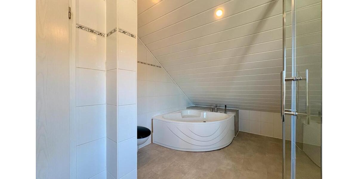 Dachgeschoßwohnung Dillenburg - 3.5 Zimmer, 94 m&sup2;, 215.000&euro; | Angebot:26402904